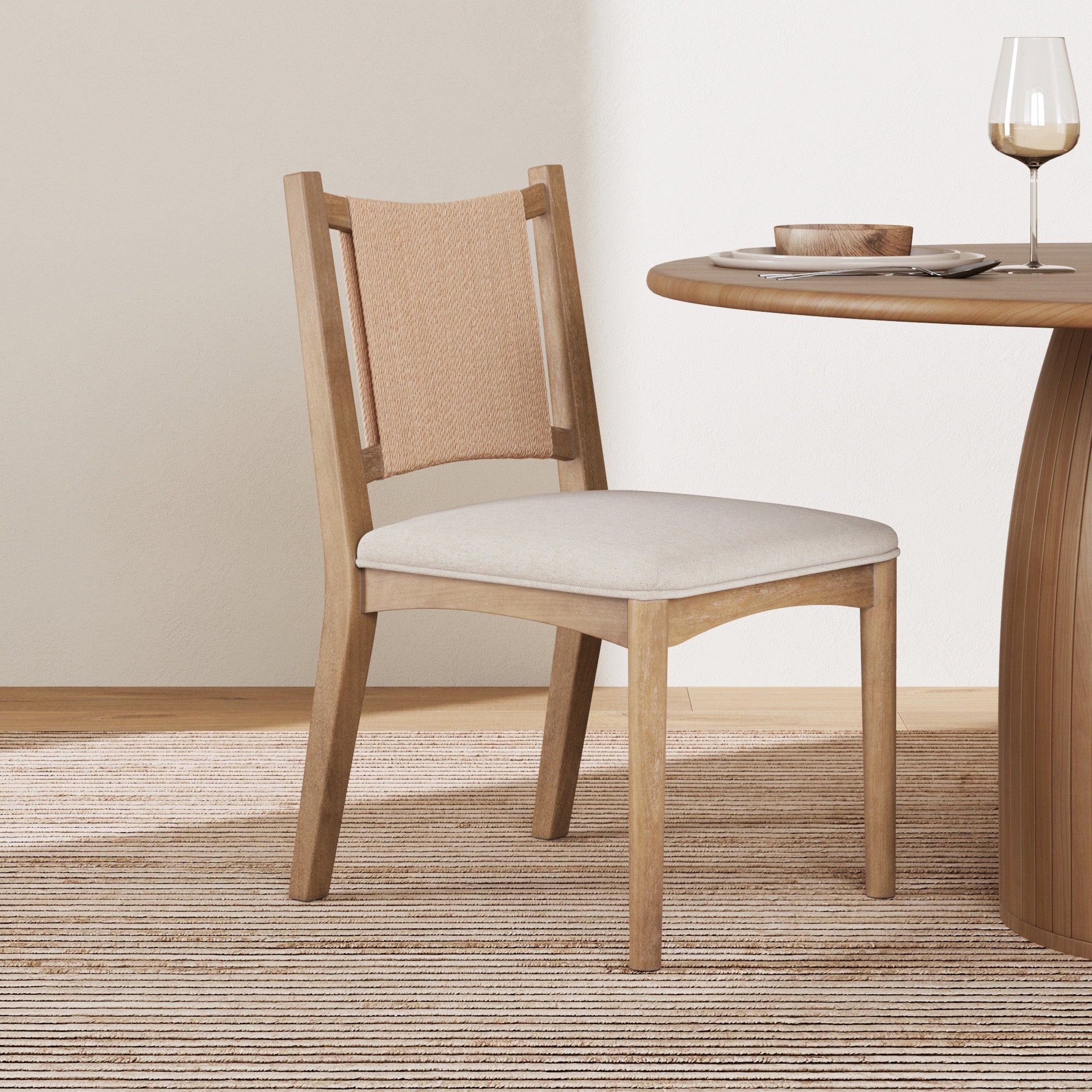 Chaise de salle à manger en jonc de mer marron clair à dossier arqué