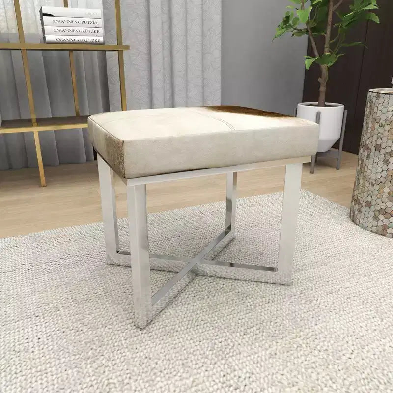 Tabouret carré contemporain en peau de vache et acier inoxydable argenté – Olivia & May