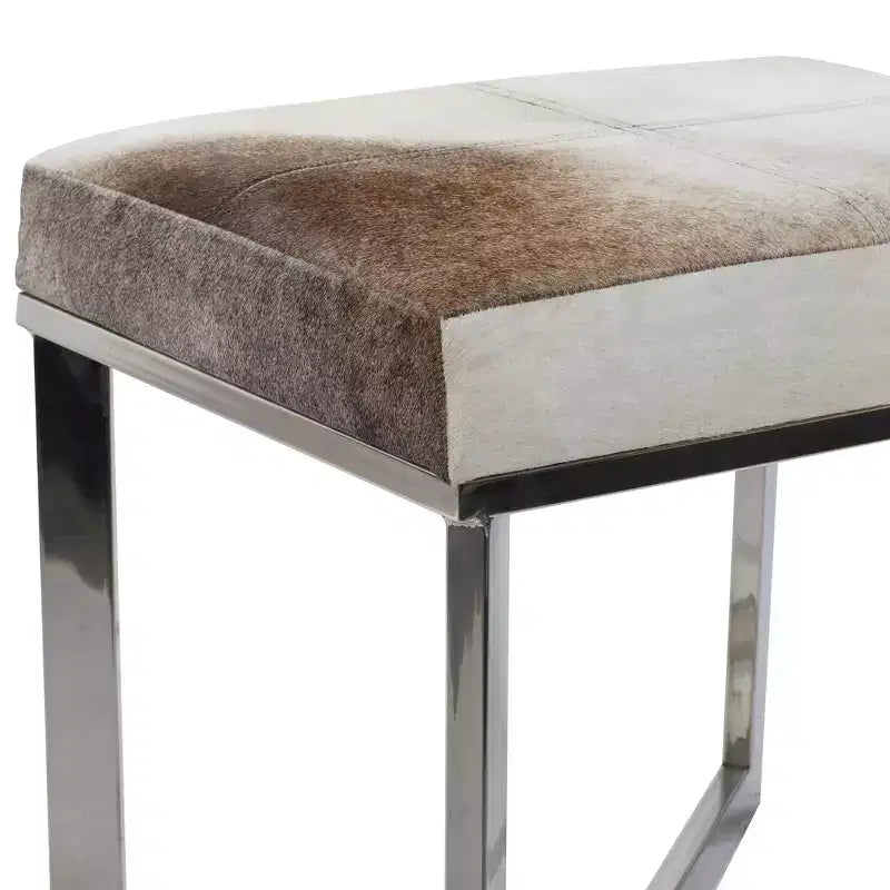 Tabouret carré contemporain en peau de vache et acier inoxydable argenté – Olivia & May