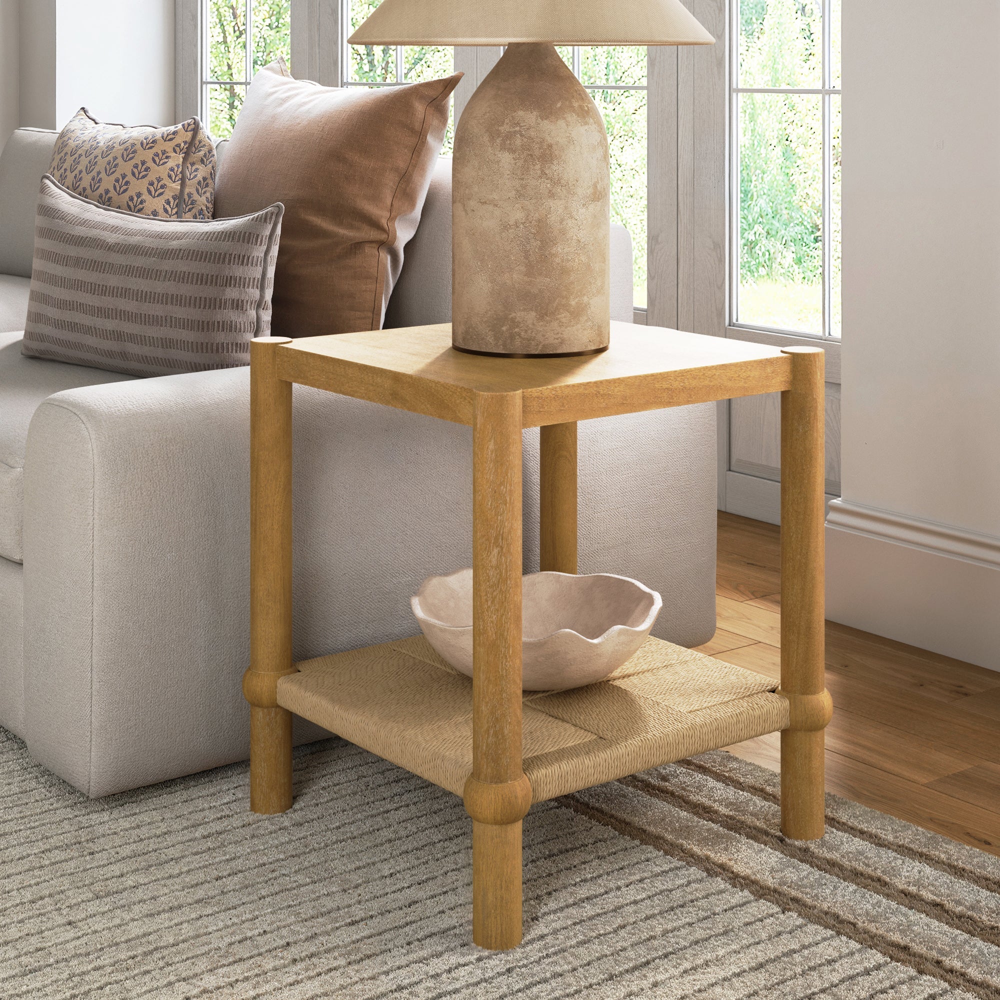 Table d'appoint côtière en bois à 2 étages avec étagère en jonc de mer marron clair